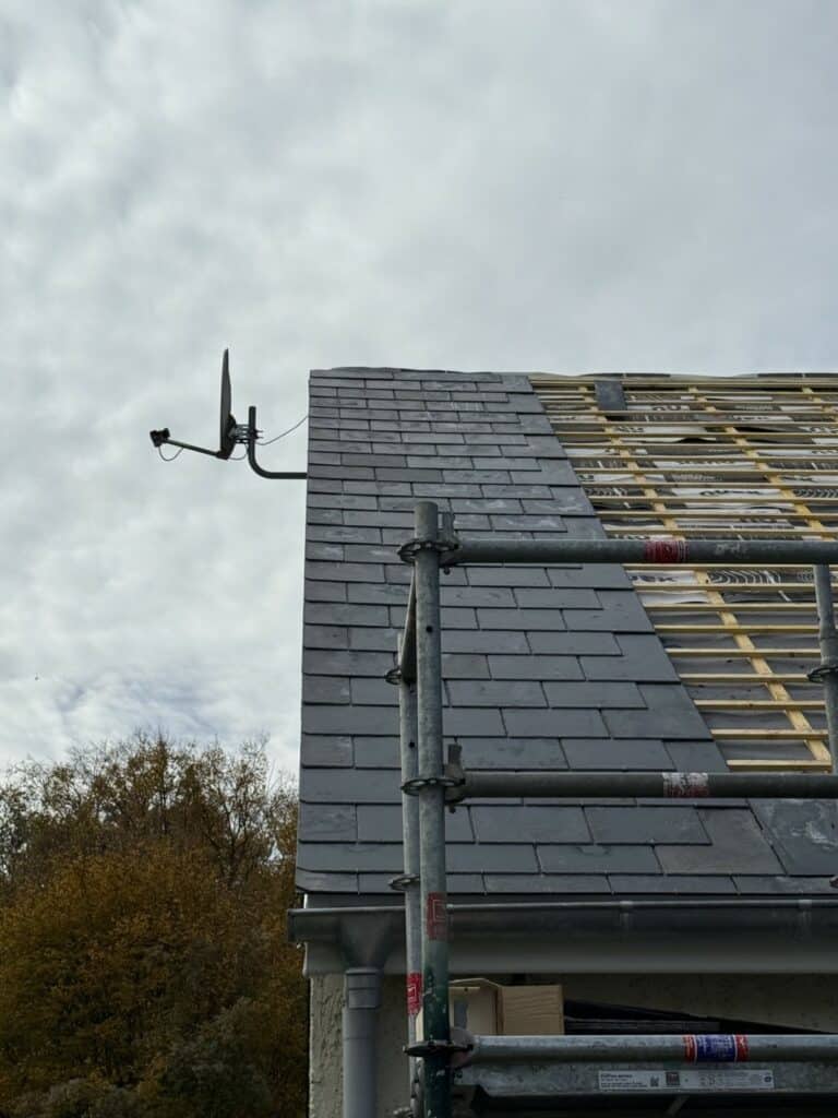 Rénovation toiture en cours par Kylian Noblot - les toitures sulpiciennes
