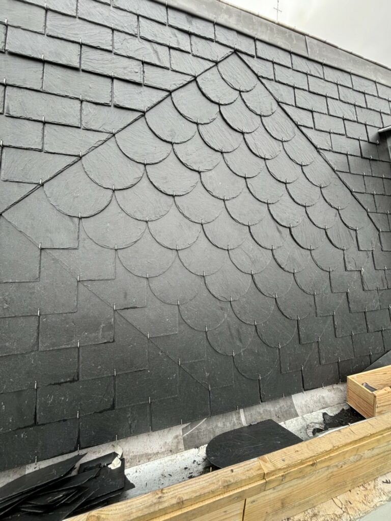 Rénovation toiture en cours par Kylian Noblot - les toitures sulpiciennes
