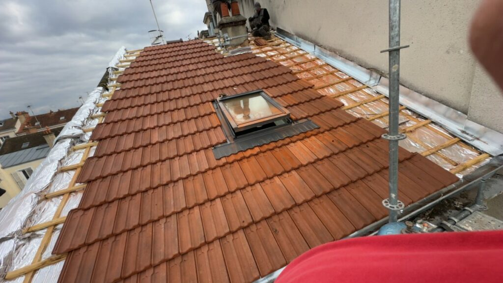 Pose Velux terminée sur ancienne toiture par Kylian Noblot Couvreur 77